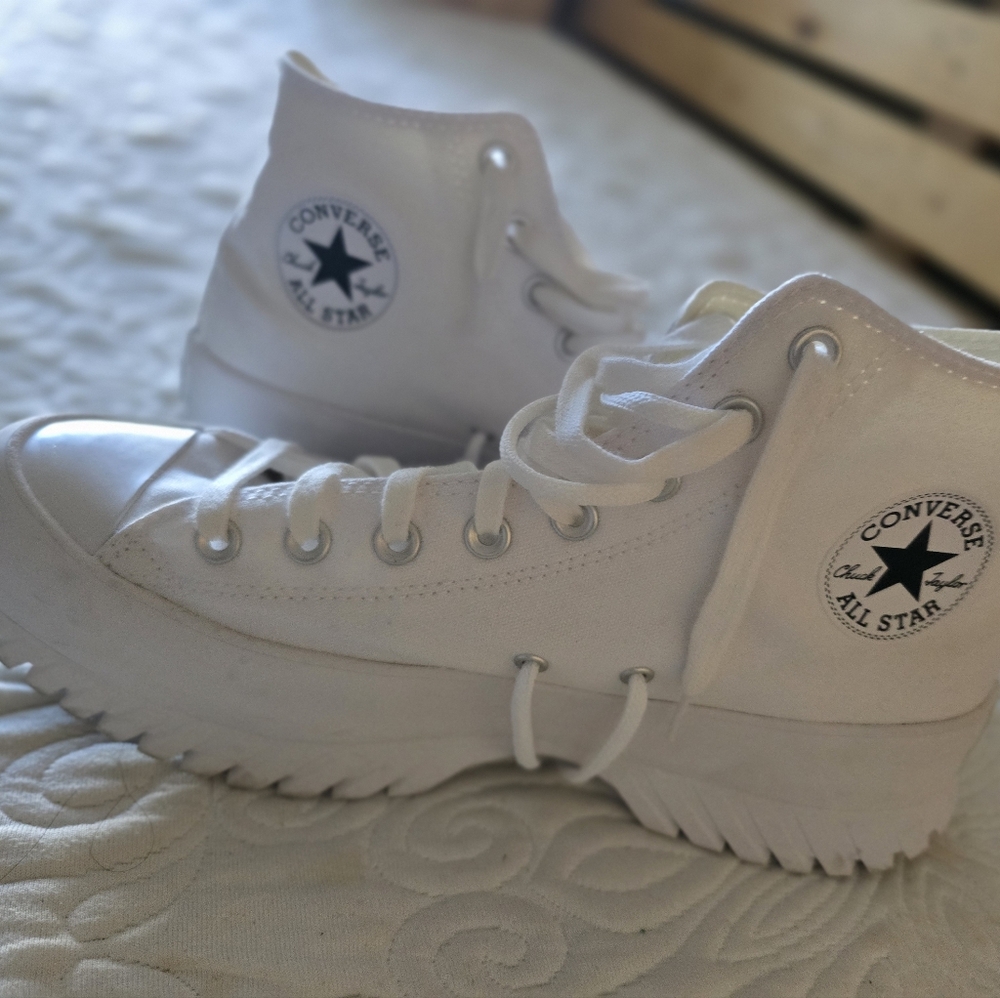 Converse white size 9.5 men" 28cm